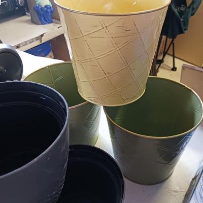 10 PATH LIGHT SET AND VARIOUS CONTAINERS