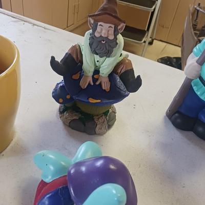 GNOMES AND OTHER FIGURES PLUS 2 FLOWER POTS