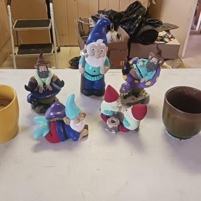 GNOMES AND OTHER FIGURES PLUS 2 FLOWER POTS