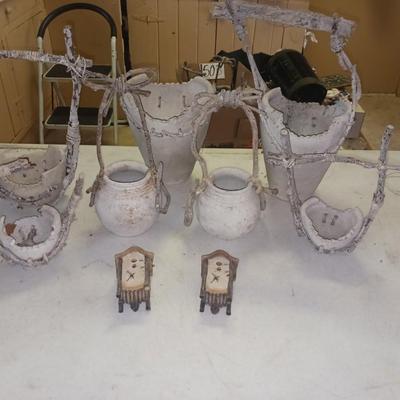 CLAY POTS WITH TWIG HANDLES AND ACCENTS