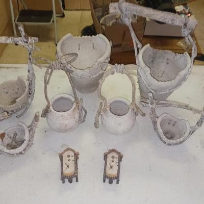 CLAY POTS WITH TWIG HANDLES AND ACCENTS