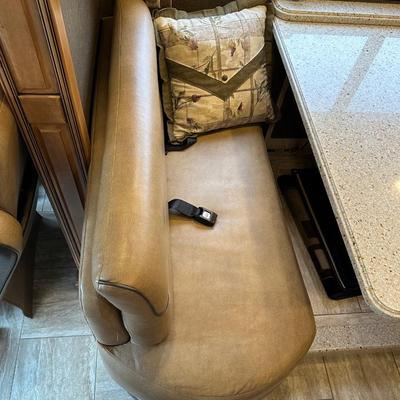 2016 TUSCANY XTE MOTOR COACH WITH ALL THE BELLS AND WHISTLES