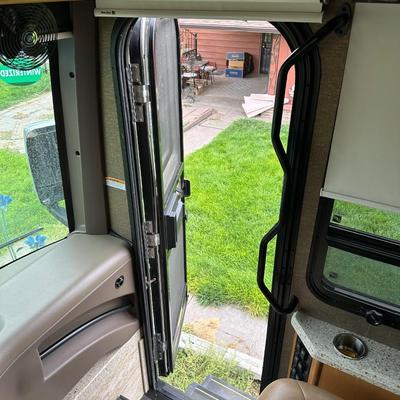 2016 TUSCANY XTE MOTOR COACH WITH ALL THE BELLS AND WHISTLES