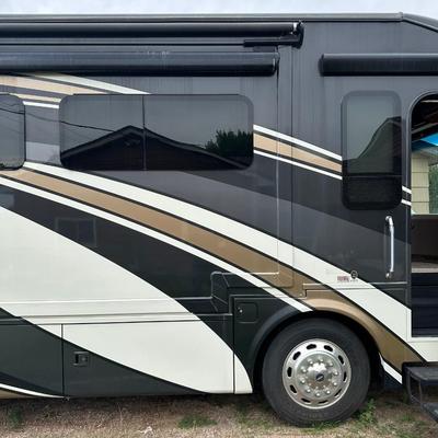 2016 TUSCANY XTE MOTOR COACH WITH ALL THE BELLS AND WHISTLES