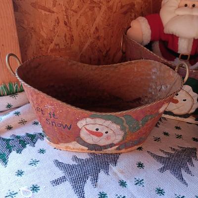 3 METAL BASKETS, SHAKERS AND MORE