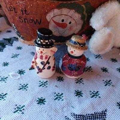 3 METAL BASKETS, SHAKERS AND MORE
