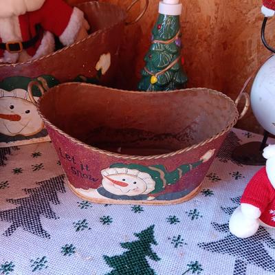 3 METAL BASKETS, SHAKERS AND MORE