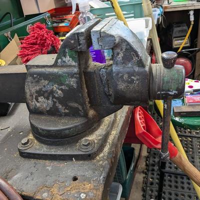 Vintage Craftsman 6" Swivel Vise