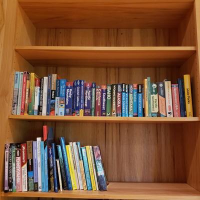 United States Travel Guide Books by Lonely Plant, Moon Guides, & More (LLR-KD)
