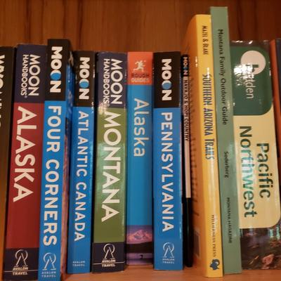 United States Travel Guide Books by Lonely Plant, Moon Guides, & More (LLR-KD)