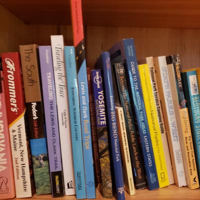 United States Travel Guide Books by Lonely Plant, Moon Guides, & More (LLR-KD)