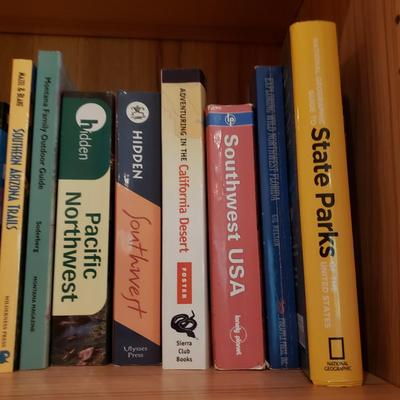 United States Travel Guide Books by Lonely Plant, Moon Guides, & More (LLR-KD)