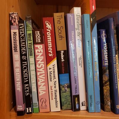 United States Travel Guide Books by Lonely Plant, Moon Guides, & More (LLR-KD)