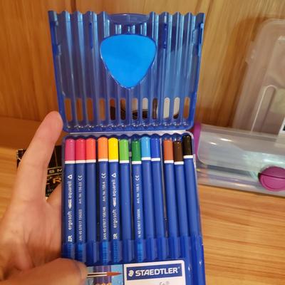 Derwent Colored Pencils, Books and More (LLR-KD)