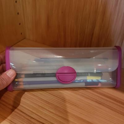 Derwent Colored Pencils, Books and More (LLR-KD)