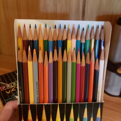 Derwent Colored Pencils, Books and More (LLR-KD)