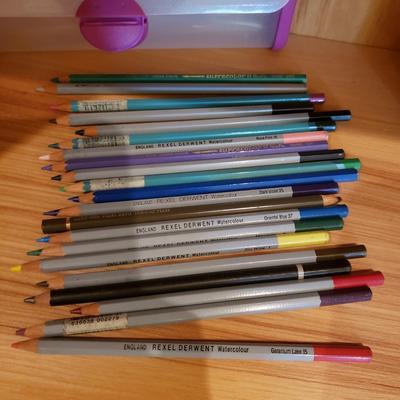Derwent Colored Pencils, Books and More (LLR-KD)
