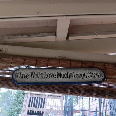 BAMBOO BLIND, WOODEN INSPIRATION SIGN AND HEART MOBILE