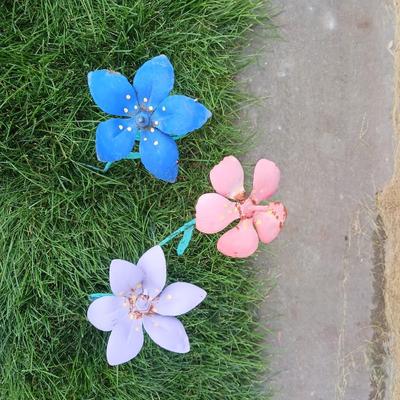 METAL FLOWERS, MATCHING FLOWER POTS, HUMMINGBIRD FEEDER