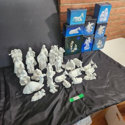 Lot of 34 pieces Avon Nativity Collection