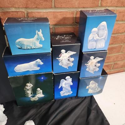 Lot of 34 pieces Avon Nativity Collection