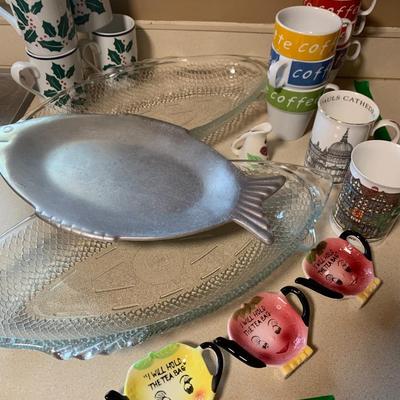 Kitchen Lot - Fish Platters Coffee MugsMore