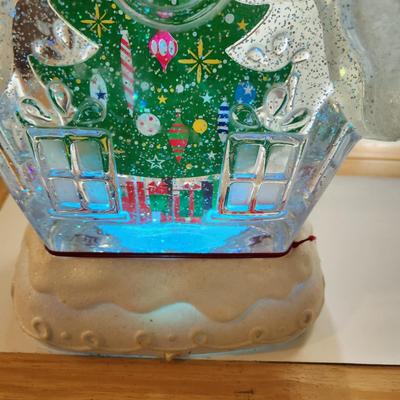 Hallmark Christmas Home Sweet Home Jumbo Lighted Snow Globe working