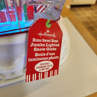 Hallmark Christmas Home Sweet Home Jumbo Lighted Snow Globe working