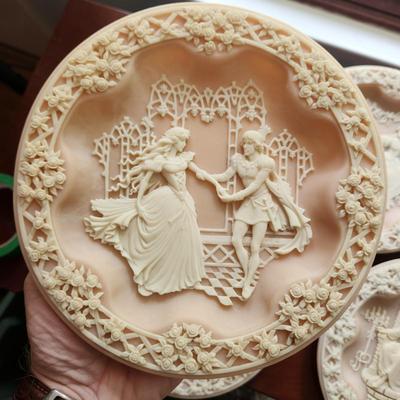 4 Shakespeare Lovers Plates Bradex Collection