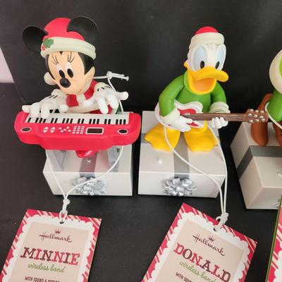 5 Hallmark Disney Wireless band Sound & Motion Mickey Goofy Donald Daisy Minnie