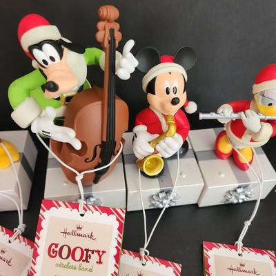 5 Hallmark Disney Wireless band Sound & Motion Mickey Goofy Donald Daisy Minnie