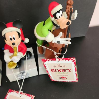 5 Hallmark Disney Wireless band Sound & Motion Mickey Goofy Donald Daisy Minnie