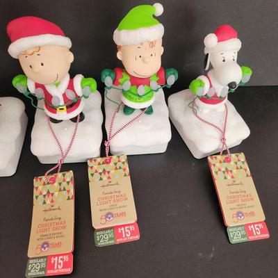 5 Hallmark Peanuts Gang Christmas Light Show