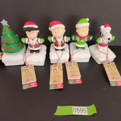 5 Hallmark Peanuts Gang Christmas Light Show