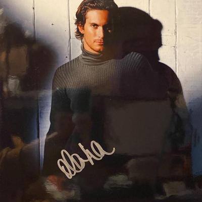 Oliver Hudson signed photo