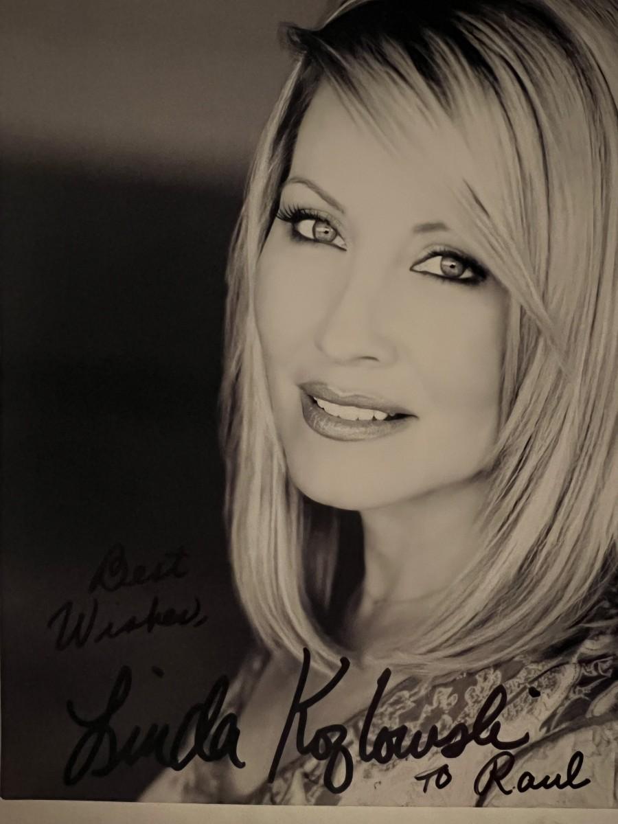 Linda Kozlowski signed photo EstateSales
