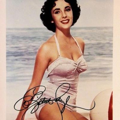 Elizabeth Taylor signed portrait photo 