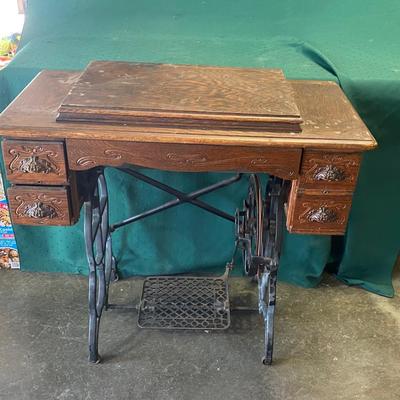 Vintage Sewing Machine in Cabinet