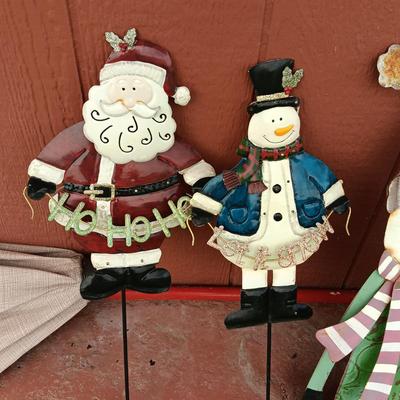 4 METAL HOLIDAY YARD DECOR