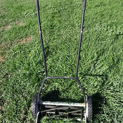 Wonderful working Task Force 16 in. push mower