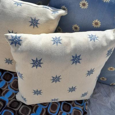 Large sized throw pillows with zippers and a soft lap blanket