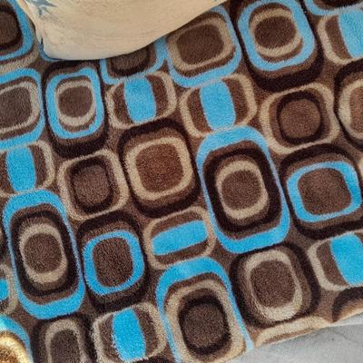 Large sized throw pillows with zippers and a soft lap blanket
