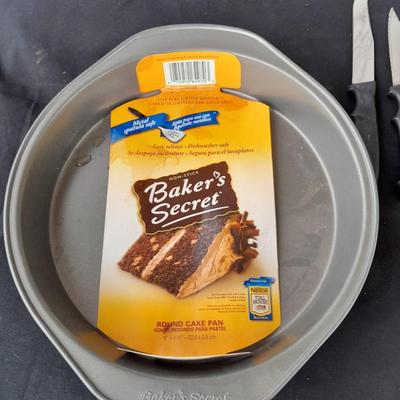 Rogers Knife set - Brand new peeler - Maxine Spreaders and Baker's secret round cake pan