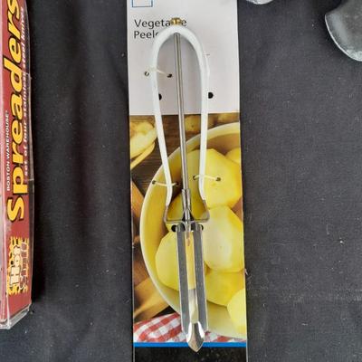 Rogers Knife set - Brand new peeler - Maxine Spreaders and Baker's secret round cake pan