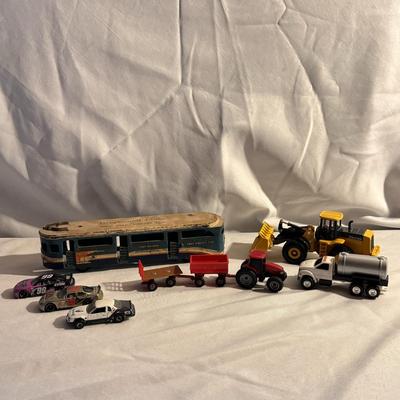 Cast Iron New York World’s Fair Greyhound Lines Bus Trolley and More (LR-DZ)