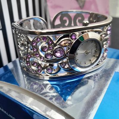 Gifts for mom - Moms are super special! Watch - picture frame water globe - heart with arrows