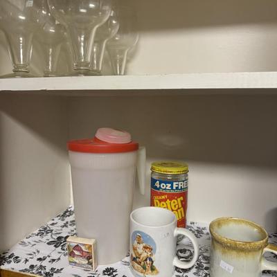 Coffee cups and glass cups