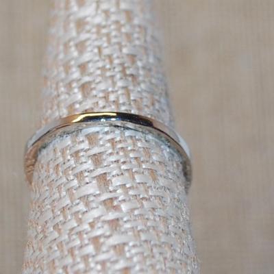 Size 8 Red, Green & Blue Main Triple Stones Ring with Surrounds on a Silver Tone Band (3.2g)