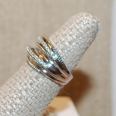 Size 7 Layered Overlapping "Ropes & Stones" Style Ring on a Silver Tone Band (6.4g)