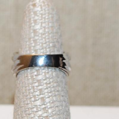 Size 7 Layered Overlapping "Ropes & Stones" Style Ring on a Silver Tone Band (6.4g)